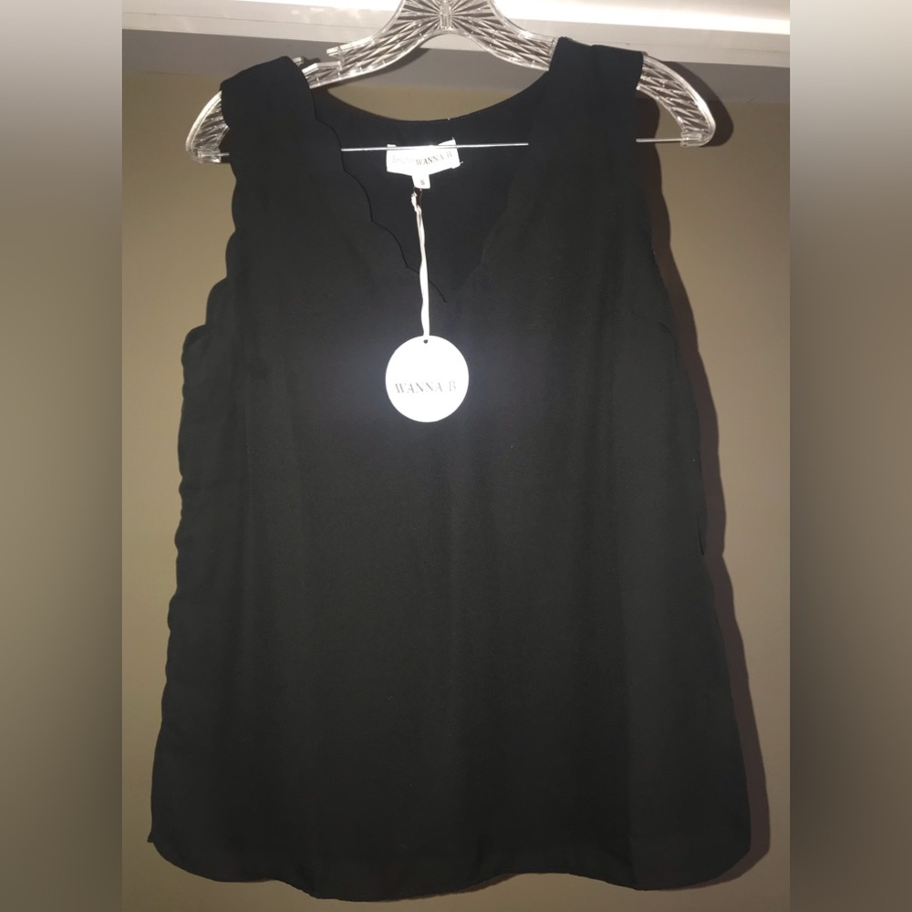 Black Scalloped Sleeve, Vneck Tank Top. Size small